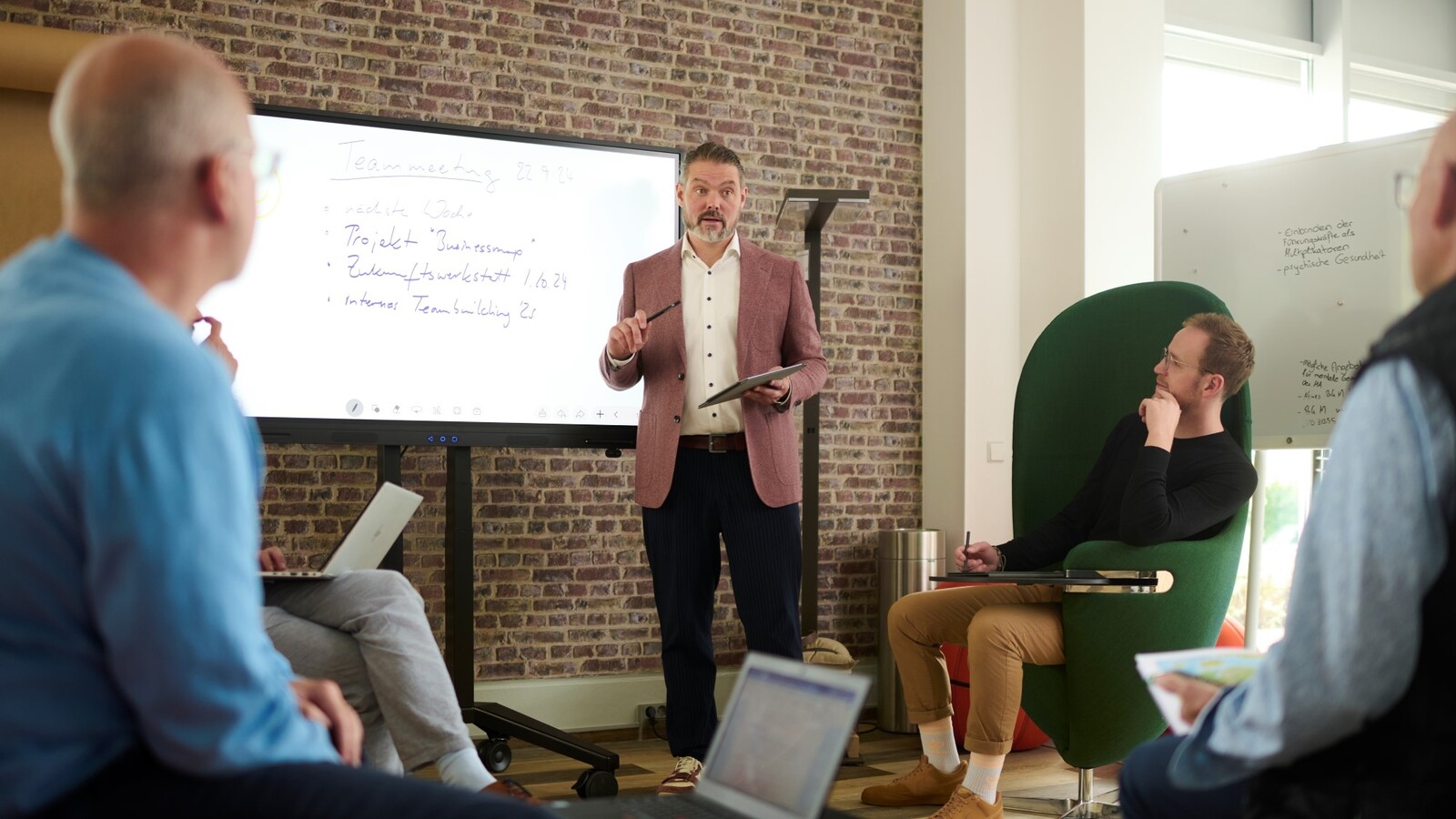 "Systemische Kulturentwicklung mit nevo. Gelingende Transformation in Unternehmen
entscheidet sich meist auf der kulturellen und der partizipativen Ebene. "